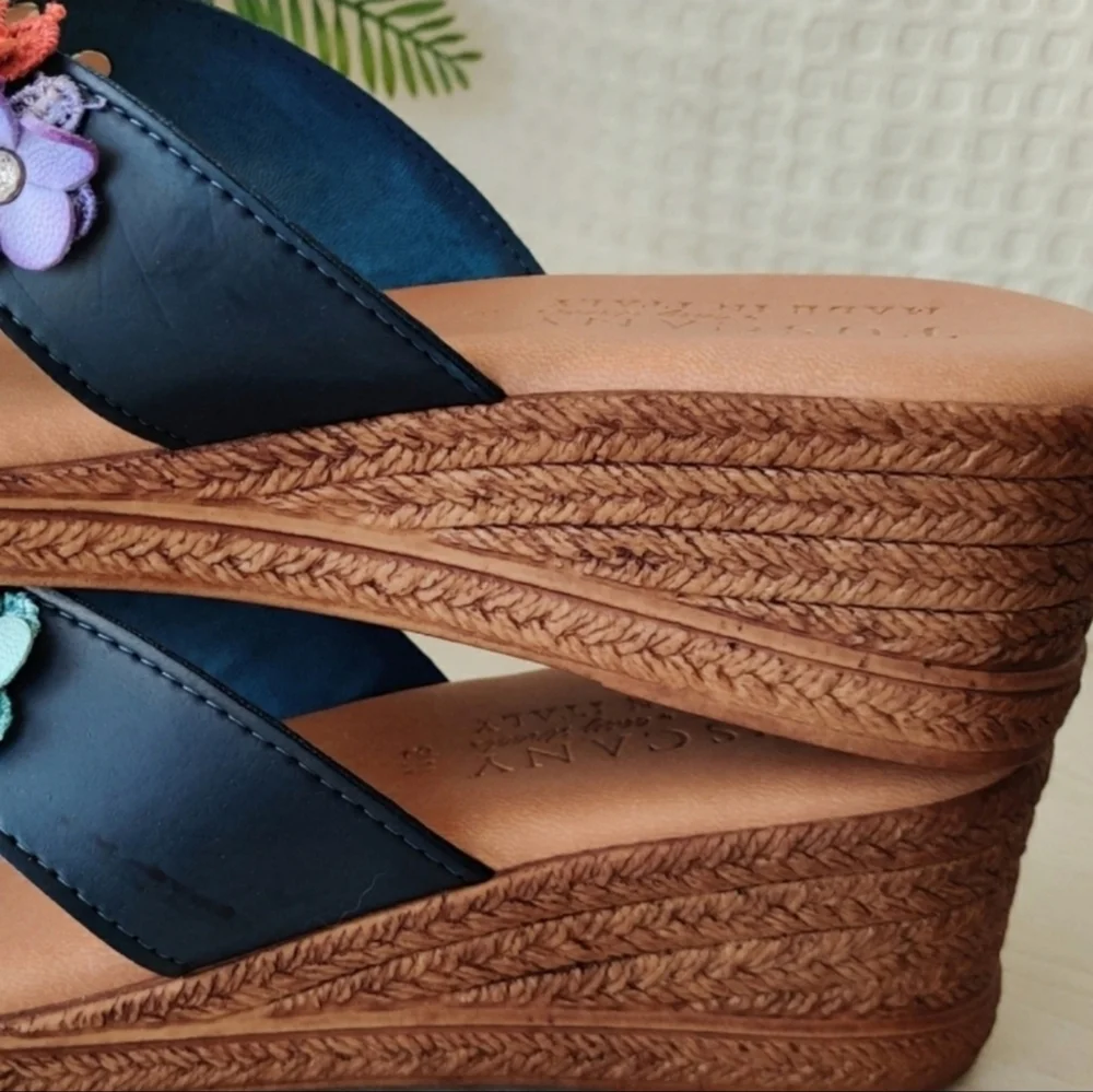 Tuscany By Easy Street Giordana Women’s Blue Wedge Floral Sandals Size 8W